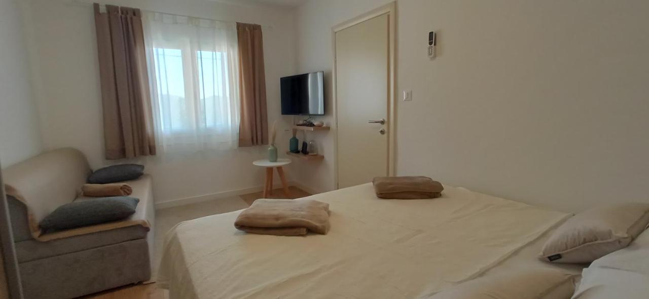 Holiday Home Peran Grebastica Exterior photo