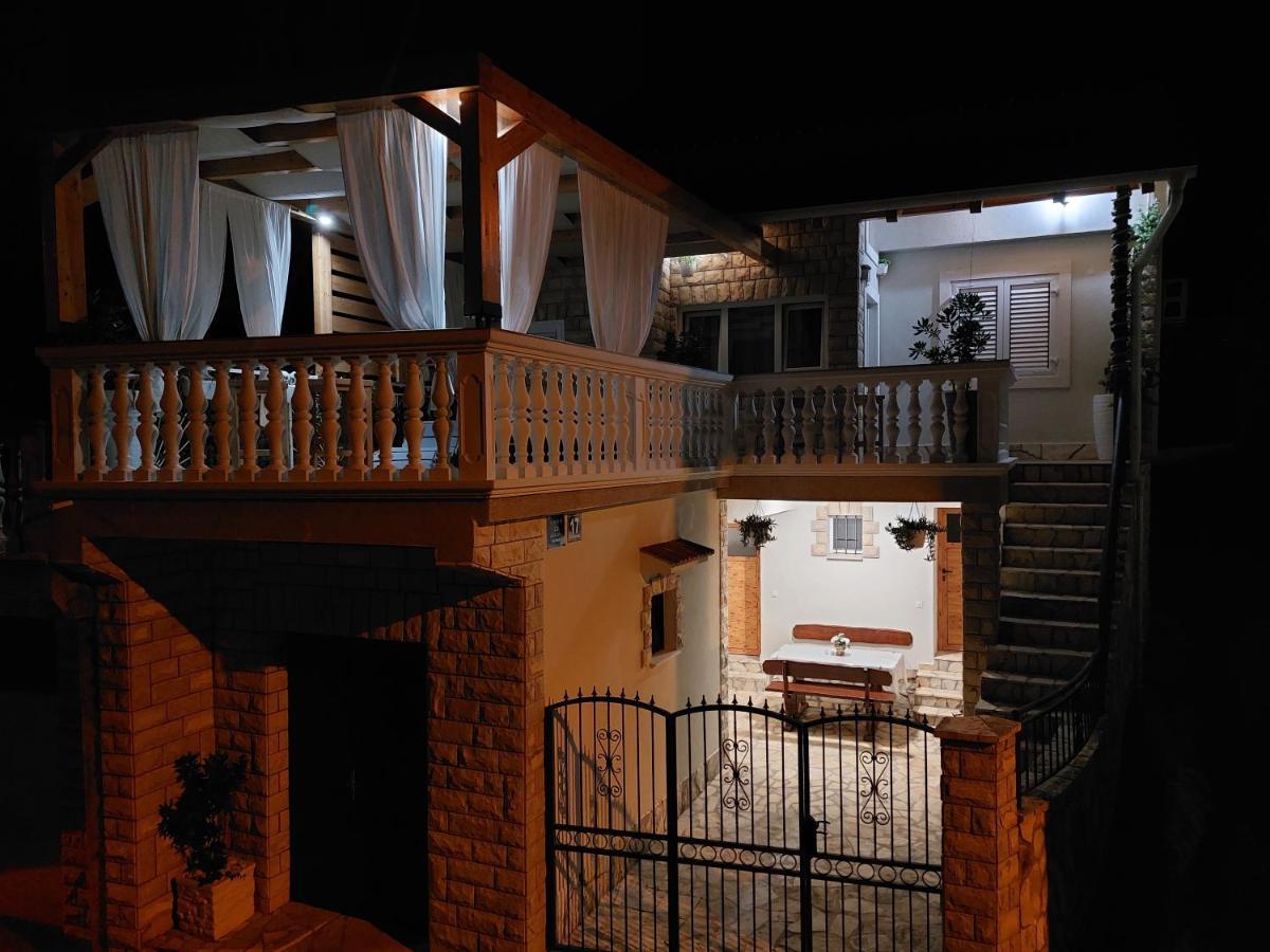 Holiday Home Peran Grebastica Exterior photo