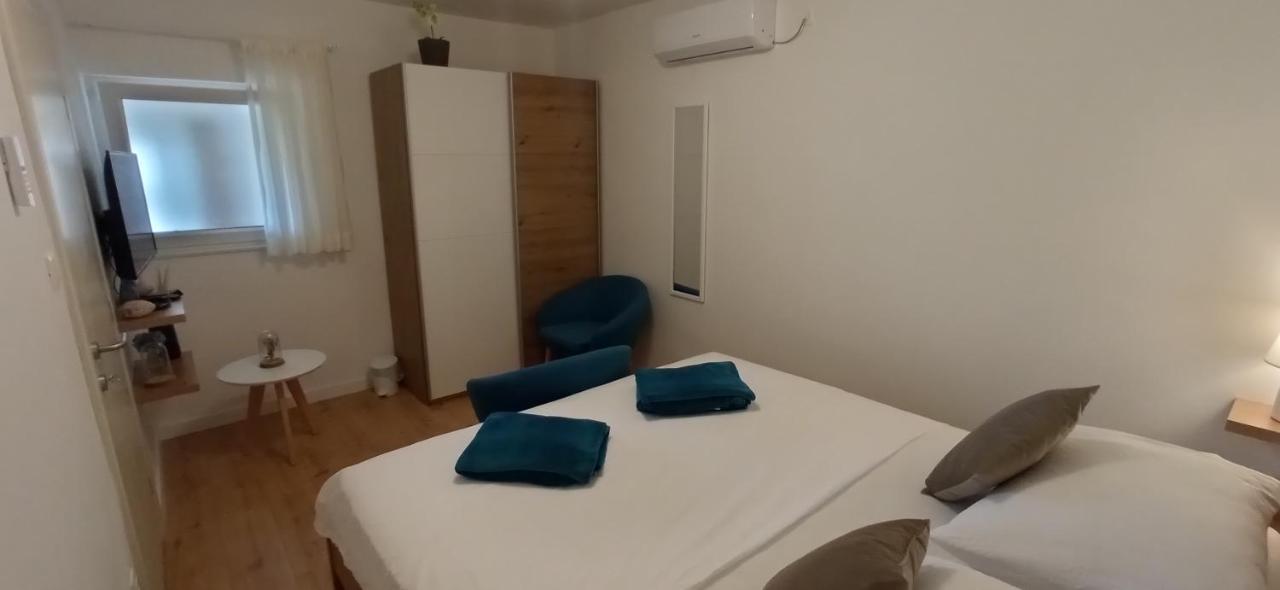 Holiday Home Peran Grebastica Exterior photo