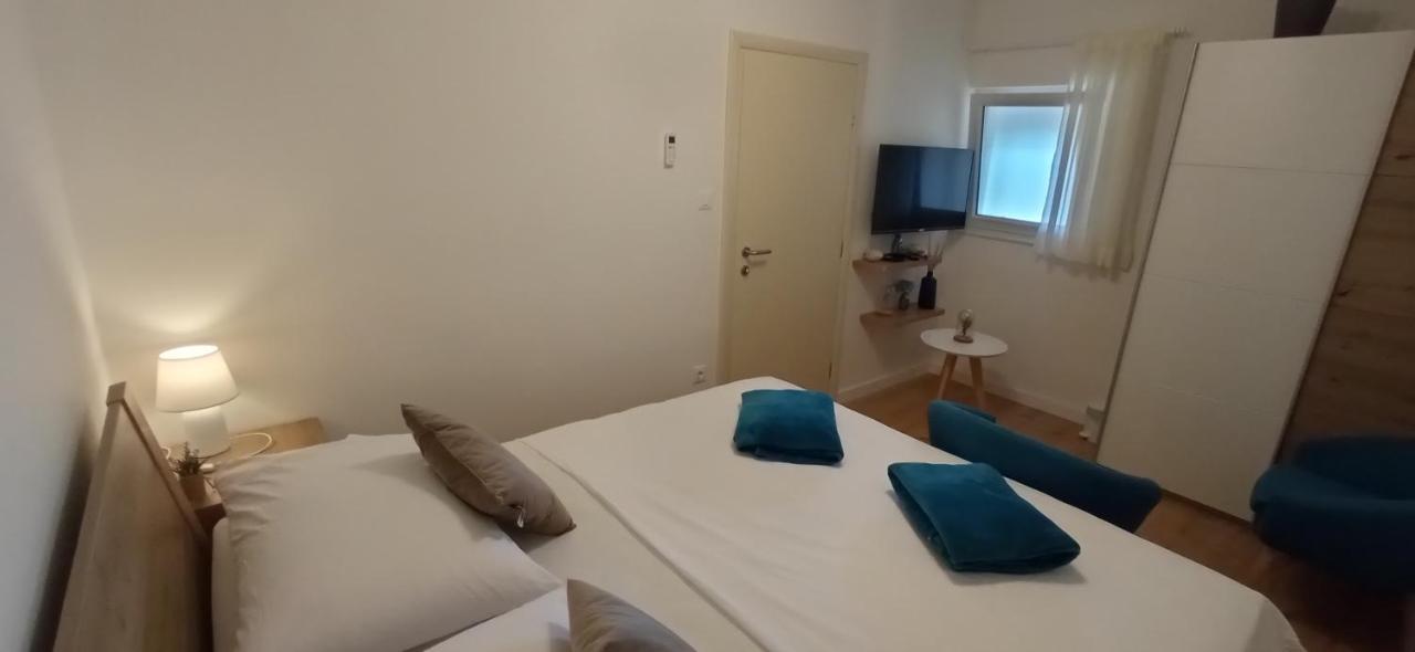 Holiday Home Peran Grebastica Exterior photo