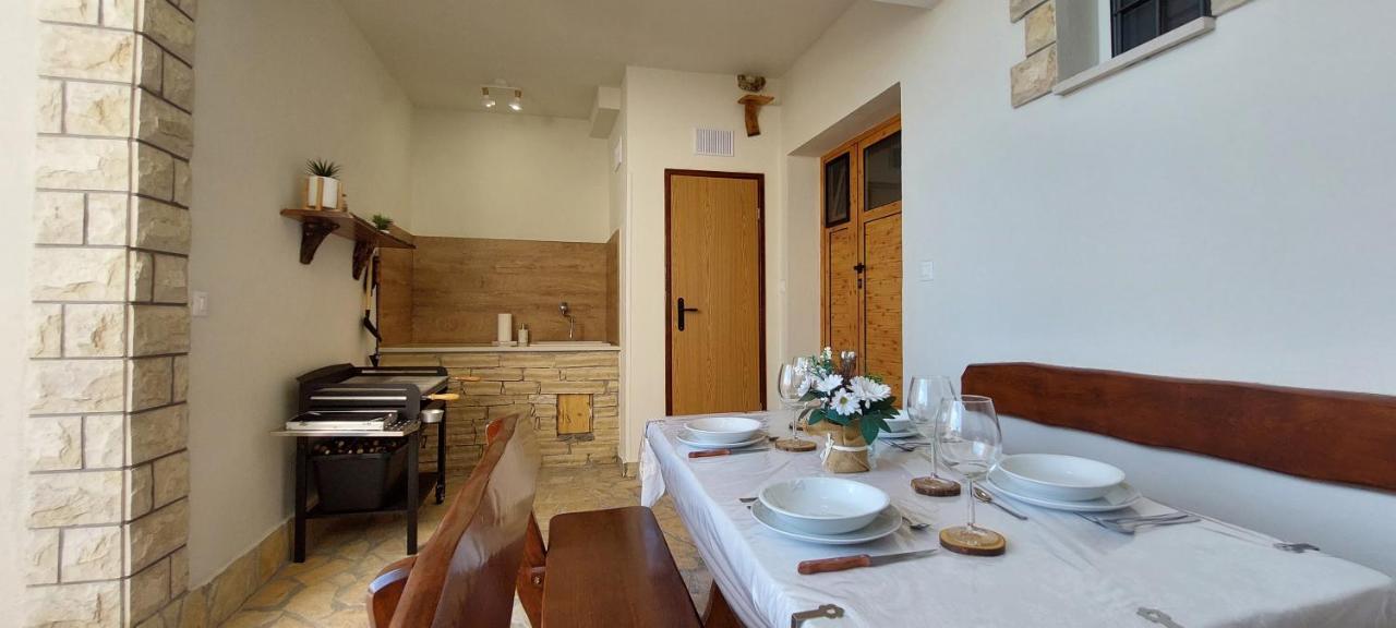 Holiday Home Peran Grebastica Exterior photo