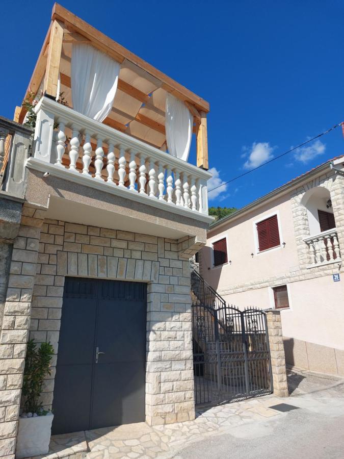 Holiday Home Peran Grebastica Exterior photo