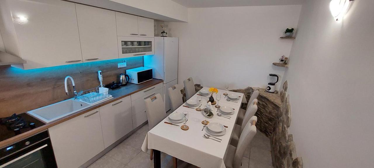 Holiday Home Peran Grebastica Exterior photo