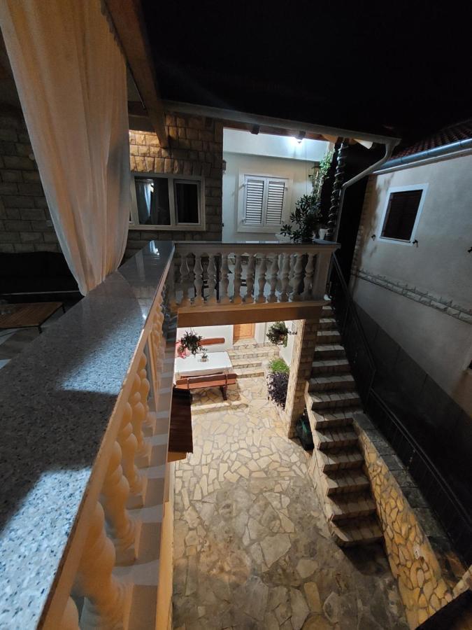 Holiday Home Peran Grebastica Exterior photo